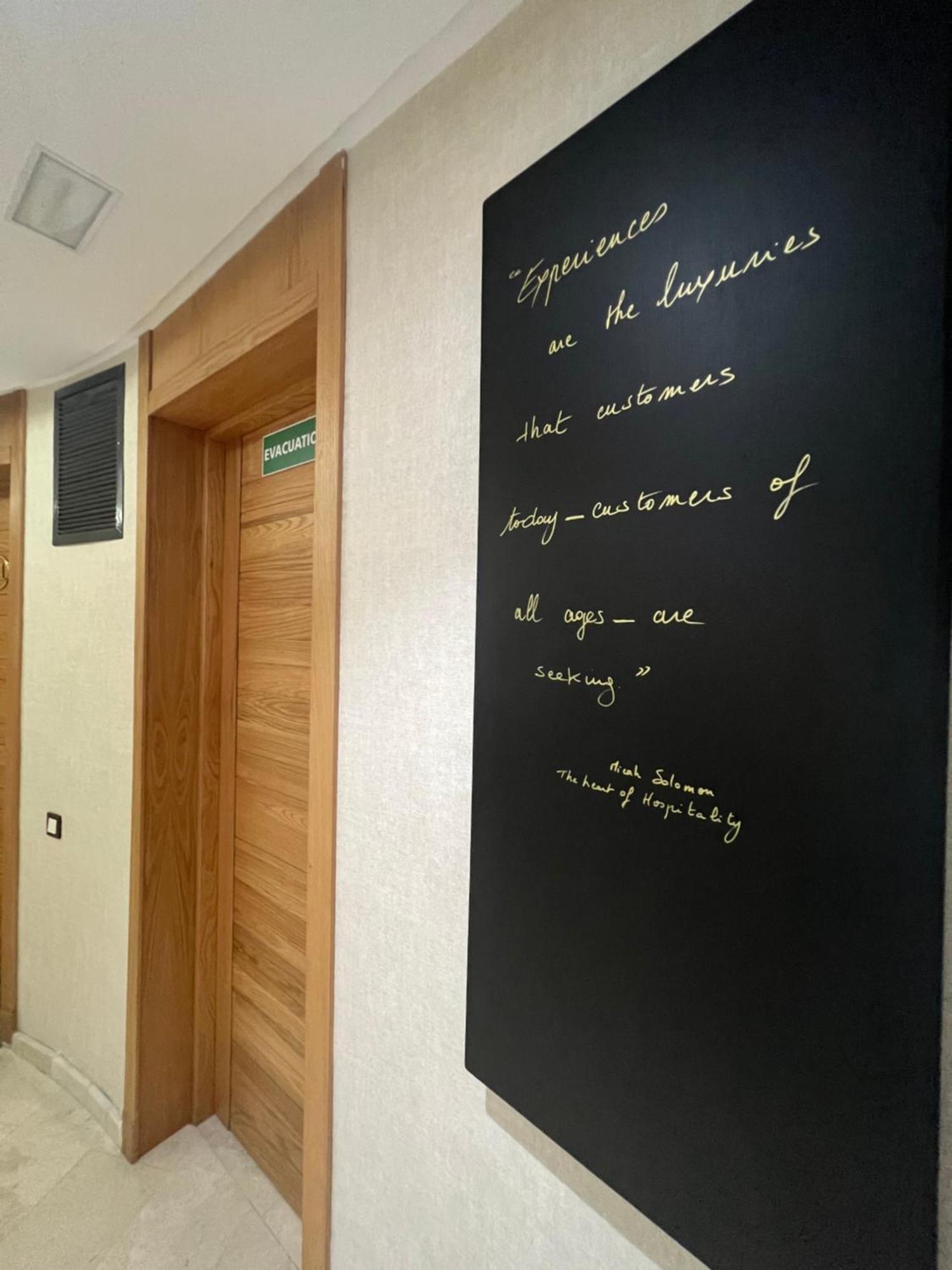 Zen Suites Hotel Massira Casablanca Exteriör bild